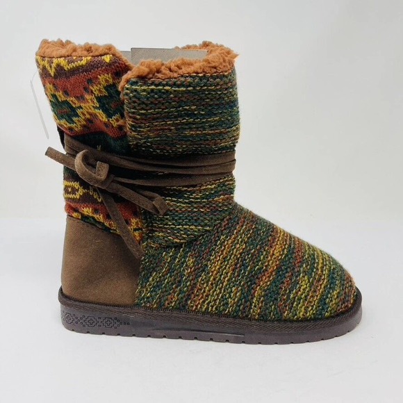 Essentials by Muk Luks Womens Boots Sz 9M Brown Knit Water Resistant Boos New - Picture 2 of 7